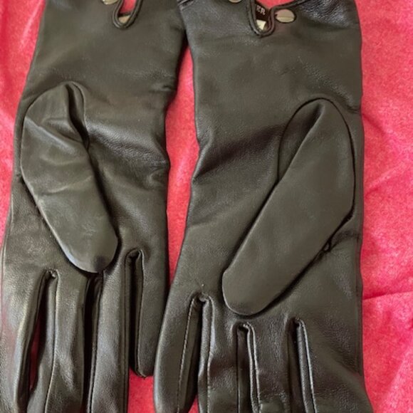 Danier Leather Black Gloves NWT  - Size M - Picture 5 of 13